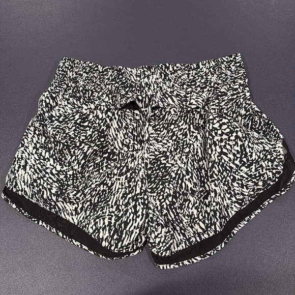 ATHLETA MESH RACER RUN SHORTS - Picture 2 of 6